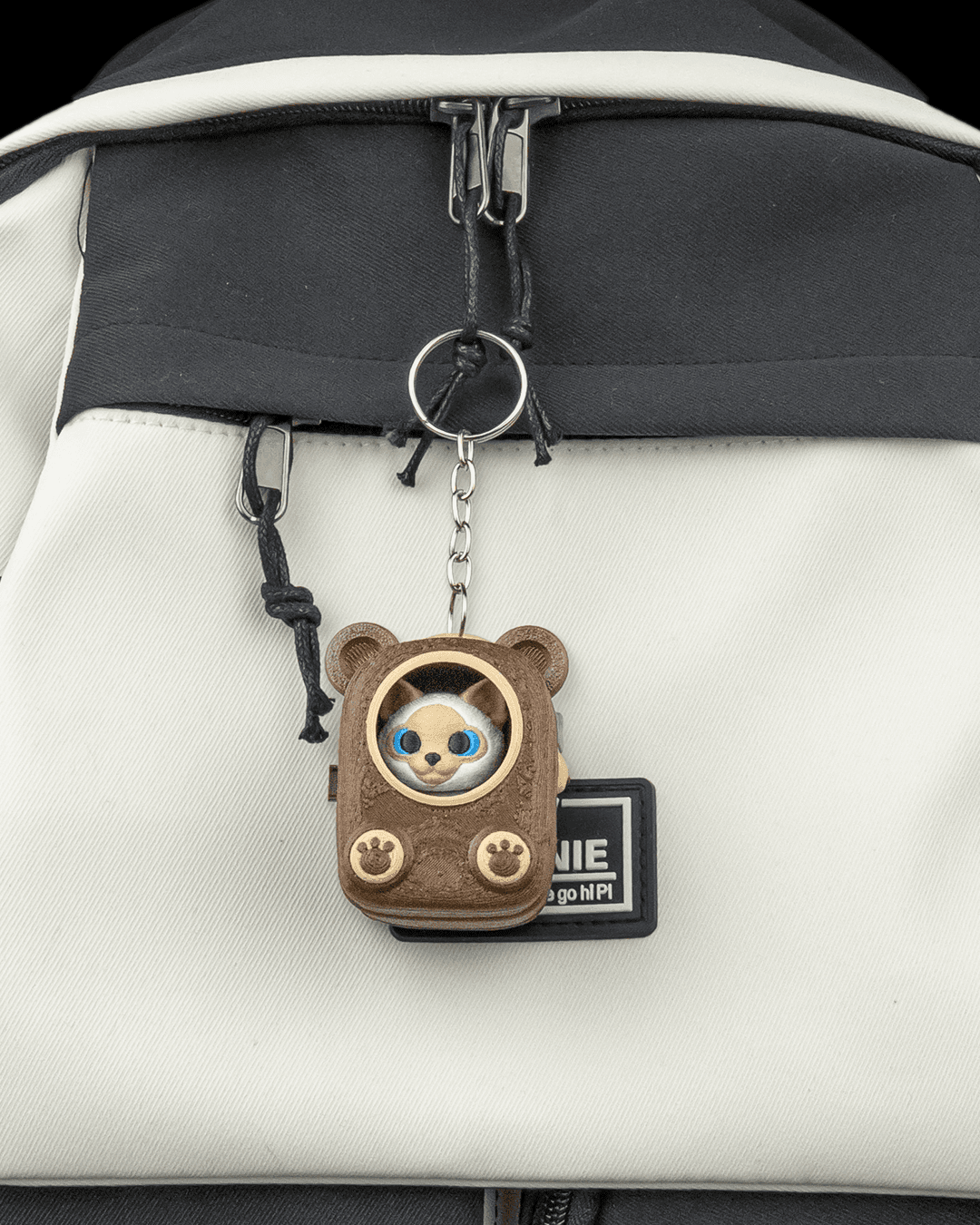 Chaveiro Mochila Carinhosa – Siamês 🧸 - 3